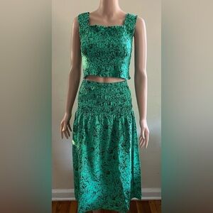Ingrid & Isabel crop top and A-Line Skirt Set. Size Large
